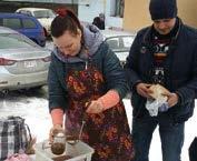 Katastrofe med iskald vår i Ukraina 6 Hjemløse, flyktninger, barn og voksne får varm mat og klær fra Open Heart for å overleve den iskalde våren i Ukraina.
