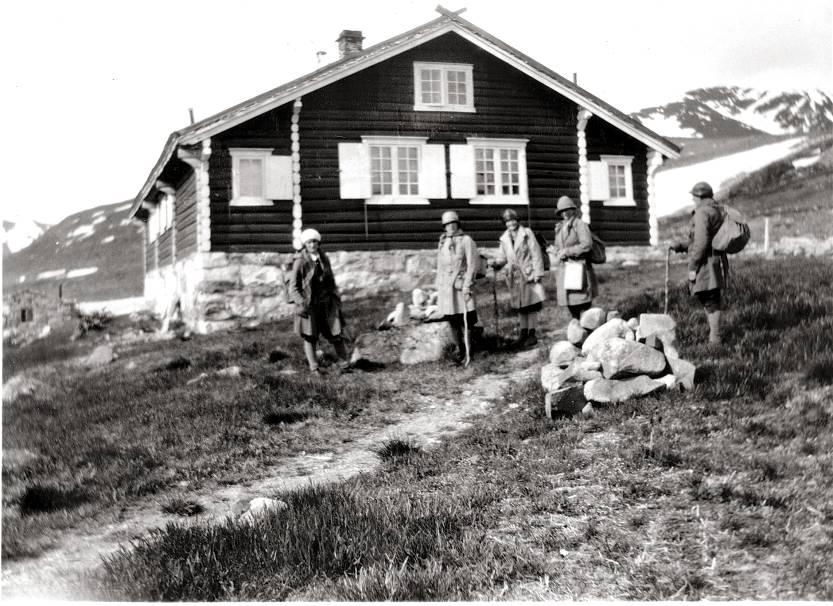 DNT- historisk naturvernarbeid 1904 Forslag om nasjonalparker i Norge (Yngvar Nilsen, DNT formann) 1933