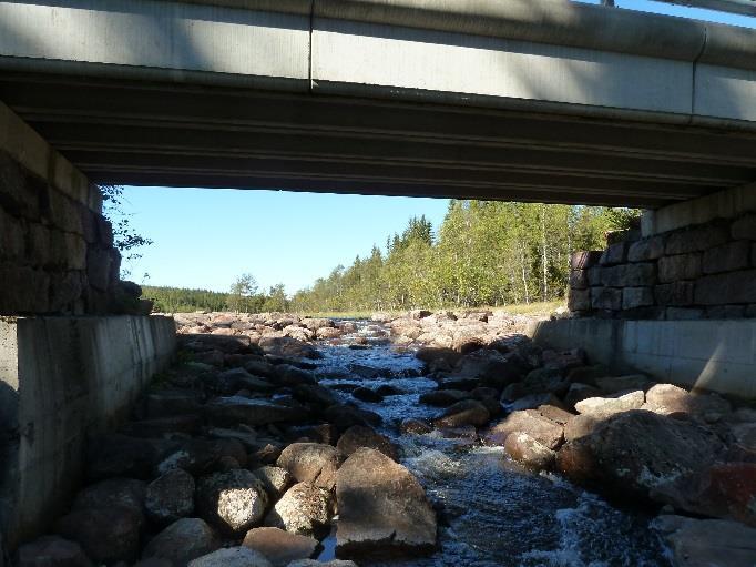 Vannet har 4 innløpsbekker. Sæterbekken og Kvernsjøelva kommer fra nord og står for anslagsvis mer enn 90 % av rekrutteringen av ørret til Kvernsjøen (Pedersen 2012).