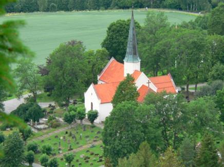 Heggen kirke Foto: Modum kommune, Morten Eken Blomstereng ved Heggen kirkegård Foto: Modum kommune, Morten Eken Blomsterbed på Åmot kirkegård.