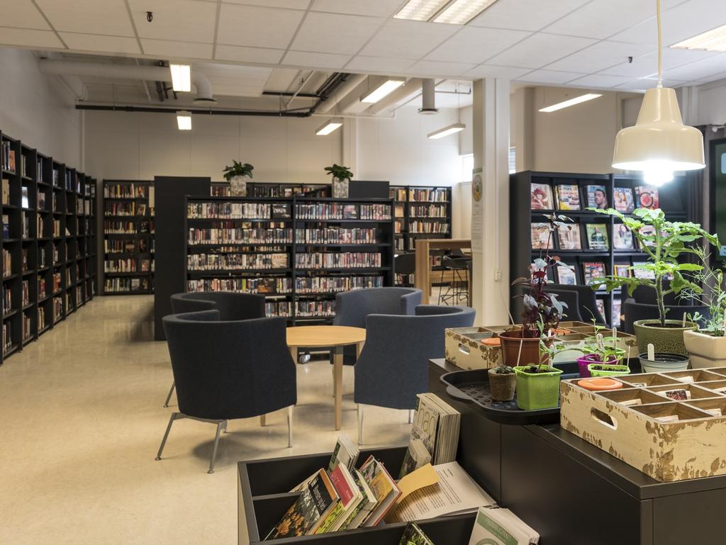 Da flyttet Jessheim bibliotek inn i det nye kulturhuset og ble kommunens hovedbibliotek. 4. januar i år åpnet Kløfta bibliotek dørene for et tipp, topp oppgradert og moderne bibliotek. 26.