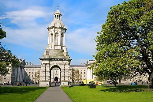 Universitetet er kjent for blant annet Kells bok, et opplyst manuskript fra 9. århundre, samt bøkene Durrow og Armagh og en tidlig irsk harpe.