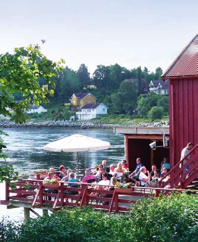 Rødbrygga Et spisested i en original brygge fra 1868 med utsikt over tidevannsstraumen. Her serveres fiskeretter, mexikansk og pizza. Alle rettigheter. Lokalene leies ut til ulike formål.