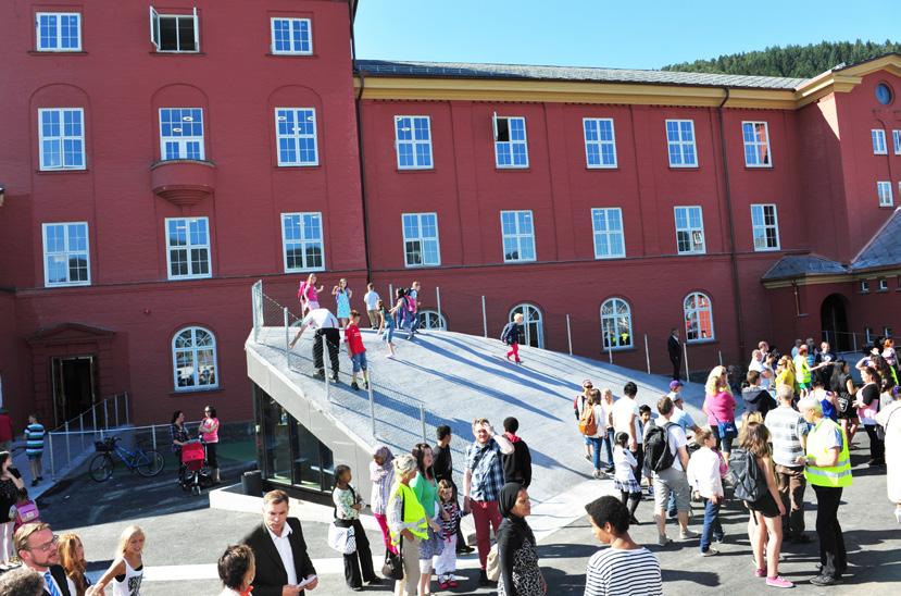 2013 Møregaten har blitt en del av den nye skoleplassen og forvaltes/driftes av Grønn etat.