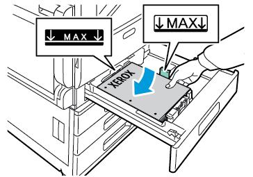 Papir og materialer 4. Luft arkene ved å bøye dem frem og tilbake. Rett deretter kantene på bunken mot et flatt underlag. Dermed skilles ark som kan være klebet sammen, og faren for stopp reduseres.