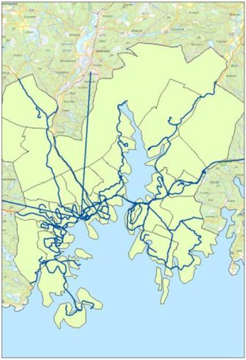 Figur 4.1: Eksempel på en storsoneinndeling i Kristiansand (storsonene er adskilt hverandre med de grå strekene) og kollektivlinjer markert i blått.