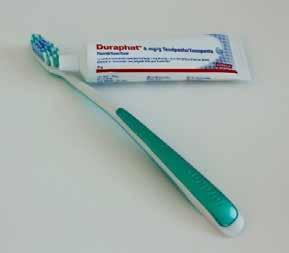 4.2 Tannkrem Alle med egne tenner bør bruke fluortannkrem. Denne kjøpes på apotek eller i vanlige matvareforretninger.