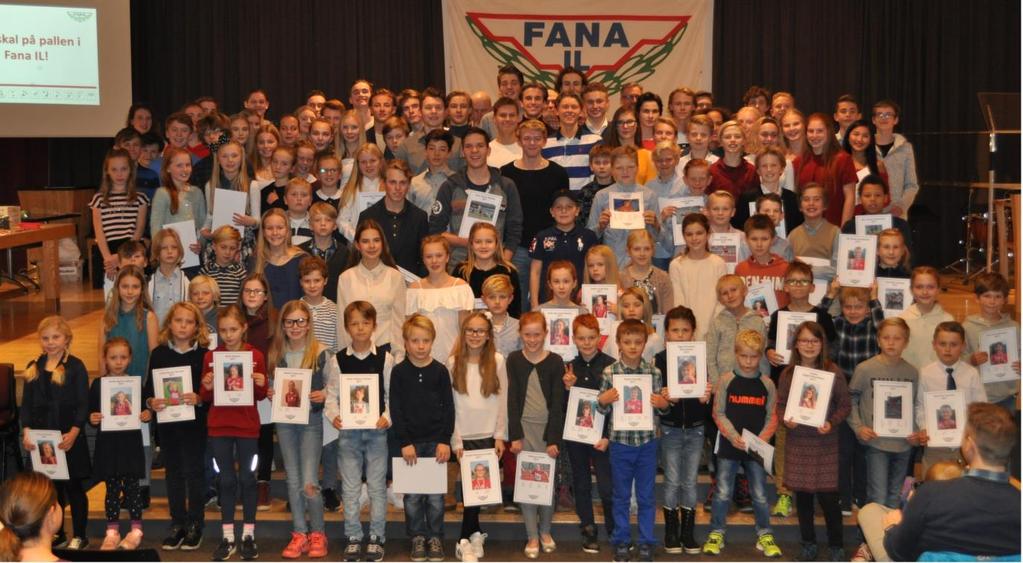 Her er 120 utøvere samlet på Årsfesten for å motta diplom med alle sine personlige rekorder fra 2017 sesongen.