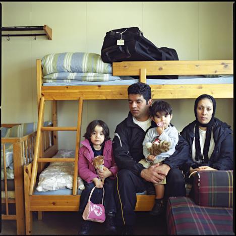 Hva er en asylsøker? Asyl: et fristed mot forfølgelse Asylsøker: En person som har flyktet fra hjemlandet, og søker om oppholdstillatelse i landet han/hun kommer til.