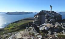 I starten følger du tydelig merket sti langs Sandelva. Etter ca. 1 km dreier ruta østover 1031 moh Vanntinden (1031 moh) er et flott og populært toppturmål.