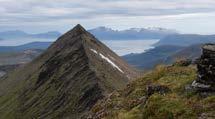 Dette er to topper som ligger like ved hverandre, og som passer for de som har en del erfaring med å bestige fjell. Utsikten er formidabel. moh).