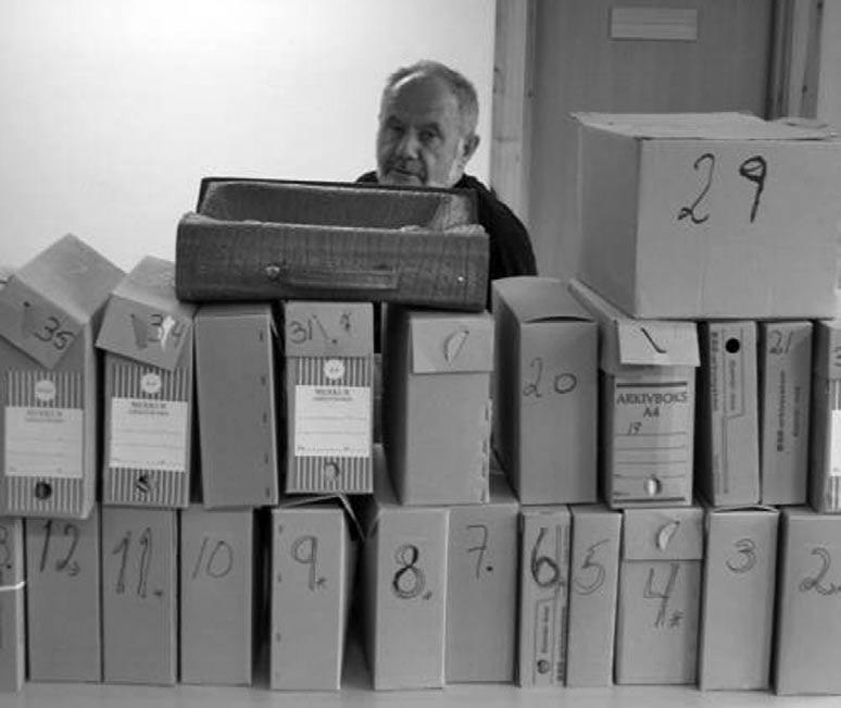 Trygve Jensen bak deler av arkivet til Tynset Arbeiderparti. Formidlingshuset ved Lovise Hytte, Alvdal er klart til bruk. Alvdal Museum, ferdigstilt formidlingshuset ved Lovise Hytte, bl.a. peis.