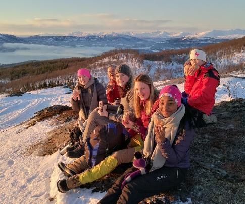 Det er svært viktig for oss å vite at dere bryr dere om skolen vår, at dere ber for elevene og de ansatte, at dere støtter oss økonomisk og spør hvordan det går når vi treffes.