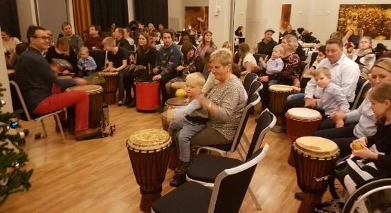 5. Møter og arrangementer 5.1 Julefesten Julefesten gikk av stabelen 15. januar 2017 og ble arrangert på Scandic Bergen Airport Hotel. 78 voksne og 20 barn var til stede.