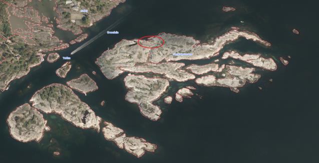 For at de som kommer med båt og ikke besøker Jomfruland eller Stråholmen også skal oppleve at de besøker en nasjonalpark, bør det etableres informasjonspunkt på en eller to av de stedene.