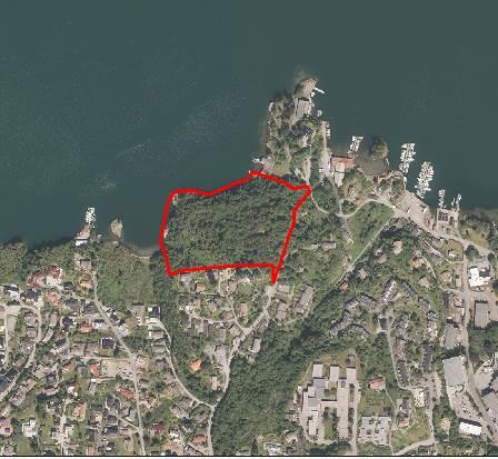 Omsøkte areal er på om lag 31 daa og er avsatt til grønnstruktur i gjeldende kpa. Grunneier ønsker å omdisponere område til boligformål, foruten et belte langs sjøen.
