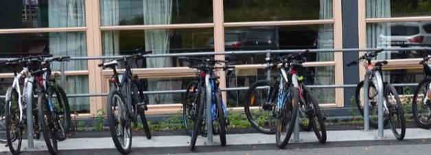 Kommunen er pådriver overfor AFK, SVV og BaneNOR for å få etablert tilstrekkelig sykkelparkering ved bussholdeplasser og Ås stasjon.