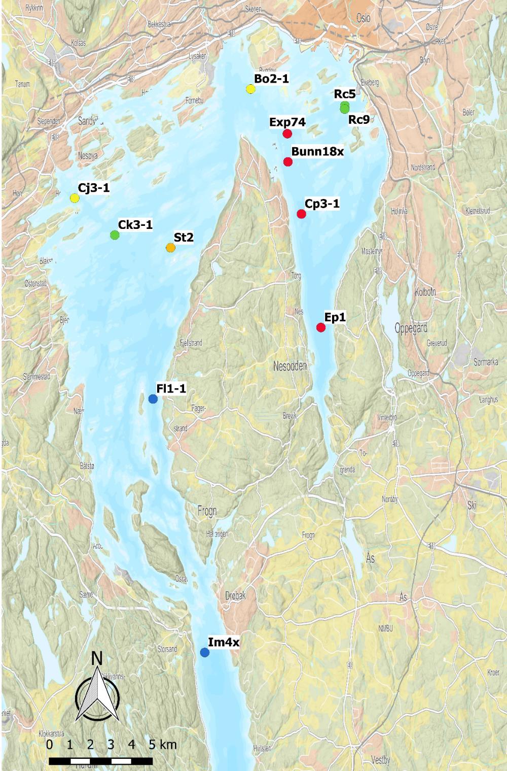 Det er generelt svært høyt organisk karbon (TOC)-innhold i overflatesedimentene i Indre Oslofjord, og innholdet korrelerer godt med både diversitetsindeksene og den sammensatte indeksen NQI.