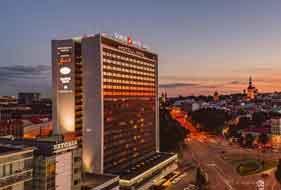 5 HOTELLENE SOKOS HOTEL VIRU **** Viru väljak 4 10111 Tallinn, Estland Hotellet ligger i Tallinn sentrum, 100 meter fra den