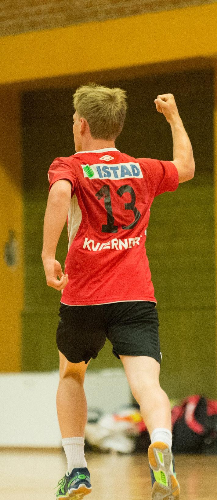 L OGO COL SELVFØLGELIG ER VI PÅ SOSIALE MEDIER @handballnord #handballnord Tilreisende lag spiller innledende kamper fra fredag 14. september kl. 18:00. Dette må overholdes av alle påmeldte lag.