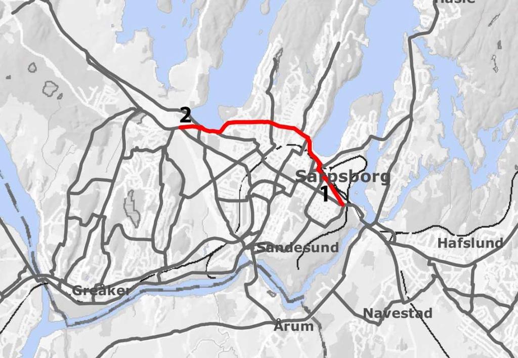 Rute 21 Lekevoll - Sarpebrua 1 St. Nikolas gate. Høringsutkastet legger til grunn en framtidig sykkelløsning med eget anlegg for syklister. Det ligger hus tett mot veien langs gata.