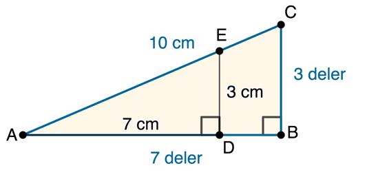 Forlenger så hypotenusen slik at vi får en formlik trekant med riktig størrelse og forhold mellom katetene. Konstruksjon: Satte først av linjestykket AD 7 cm.