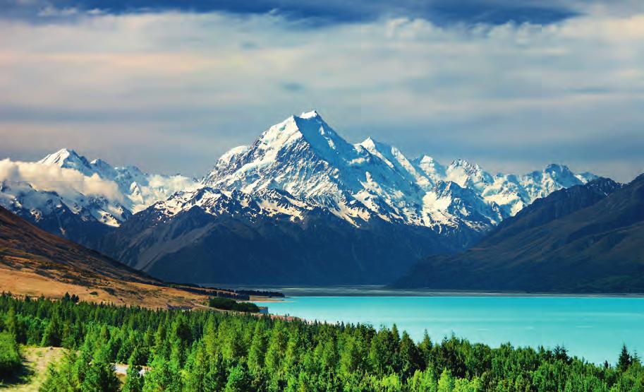 Dere besøker Hong Kong på vei til New Zealand, hvor dere får oppleve og. I Australia reiser dere til, og. Dere bor på under hele reisen, og alle frokoster og middager er inkludert.