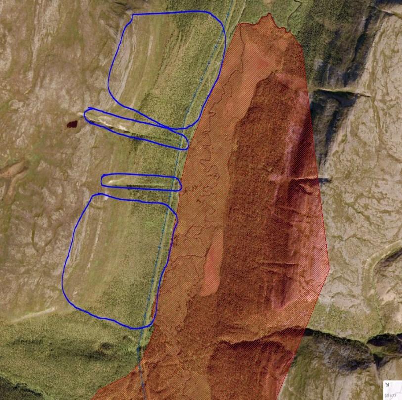 Side 35 Figur 8 viser ortofoto over Hanadalen. Rødt område viser naturreservatet, blåe markeringer viser områder hvor snøskred kan nå ned til kraftledningstraseen 4.