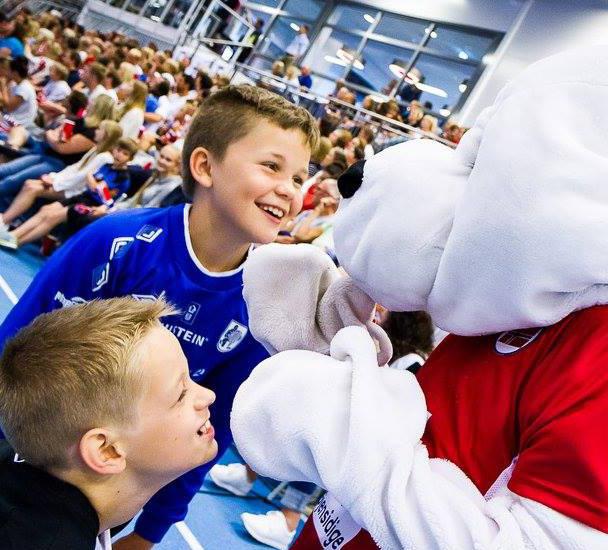 Det skal tilbys seriespill for minihåndballen flere steder i regionen enn i dag. Regionen skal fremme Håndballsekken for klubber som ønsker å rekruttere fra barnehage, SFO og skole.