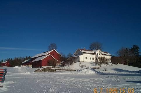 30 Stensrud Store 173/1 Enebakkveien 447 15 Bevaringsverdig Hovedbygning, Drengestue Sauefjøs Utedo lite trehus på 173/44 Hovedbygning