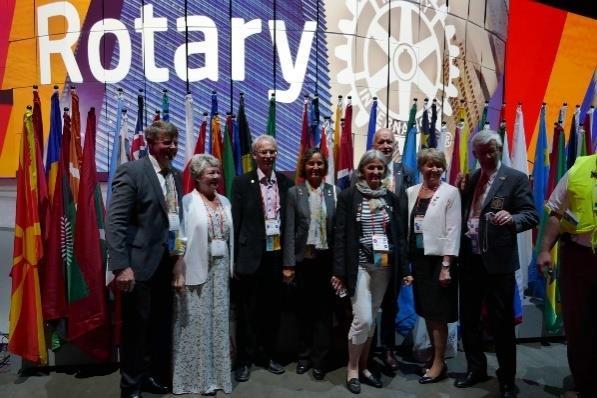 530 innkommende guvernører. Motto og logo for året 2017-2018 ble lansert: «Rotary: Making a Difference».