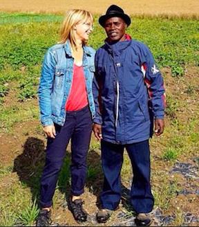 8 fikk vi besøk av den kenyanske bonden Kisilu som var i Ås for å vise filmen sin Thank you for the rain på Vitenparken. omvisning med kursdeltagere på skolehageseminar i regi av NORSØK 31.8 og 1.