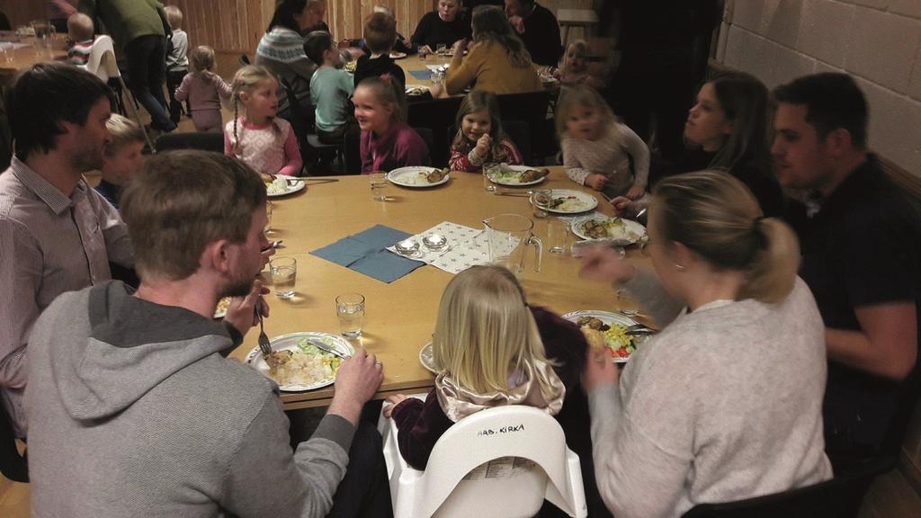 Nabomiddag i Østerhus 3-4 ganger pr semester inviteres det til nabomiddag i Østerhus arbeidskirke. Dette er et lavterskeltilbud som har slått godt an; frammøtet ligger typisk på 40-55 personer.