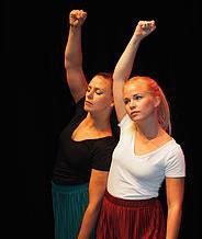 Dans All erfaring, også erfaringer i dans, kan utgå fra bevegelseserfaringene menneskene allerede har gjort seg gjennom et mangfold av bevegelseserfaringer.