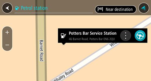 Det åpnes en hurtigmeny på kartet som viser navnet på bensinstasjonen. 4. Velg Kjør.