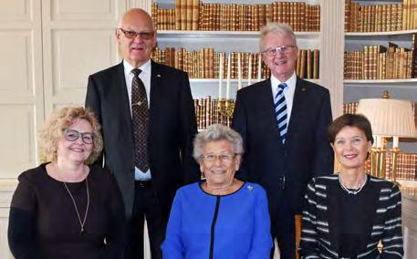 Gaver fra det offisielle Norge ved kongelige jubileer blir ofte gitt som bidrag til fondene og deres formål i stedet for personlige gaver til De kongelige.