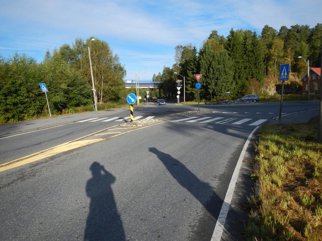 Figur 4. Oversiktsbilde av det undersøkte området langs Enebakkveien-Ljabruveien, mot nordvest. Figur 5. Plassering av prøvepunkter PG1-PG5 (Kartkilde: www.