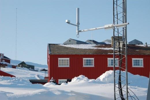 1 Innleiing 1.1 Radnett Statens strålevern har ansvaret for eit landsdekkjande varslingsnettverk av 33 stasjonar som kontinuerleg måler radioaktivitet i omgivnadene.