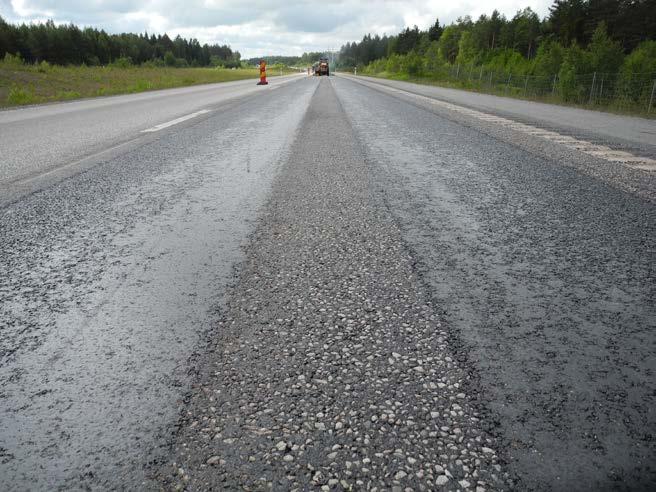 Kvaliteter som oppnås - metoder TRACK PAVING Denne metoden er i utførelse svært lik re-paving som er nevnt ovenfor, men i dette tilfellet reasfalterer man kun sporene isolert.