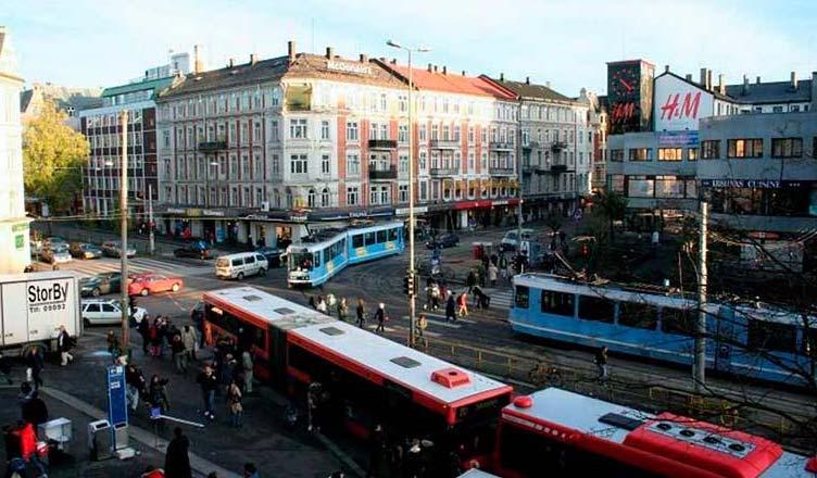 Problemstilling Mye trafikk i området Deler av traseene ligger i gater hvor det kjører trikk Mye næringsvirksomhet Veldig dyrt og uheldig å grave i disse områdene samtidig som det var et prekært