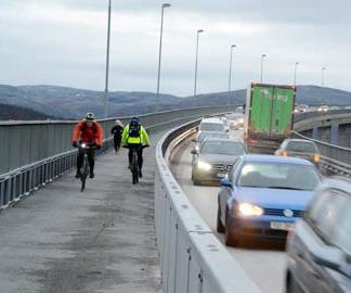 94 13. Tromsø Vurderingene for Tromsø avgrenses til det geografiske området innenfor Tromsø kommune. Foto: Knut Opeide Foto: Yngve Olsen 13.1 Utviklingen i drepte og hardt skadde i Tromsø Figur 13.