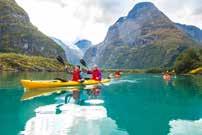 com Opplev det fantastiske grøne vatne i Nordfjorden, omgitt av bratte fjell, brusande fossar og isblå brear.