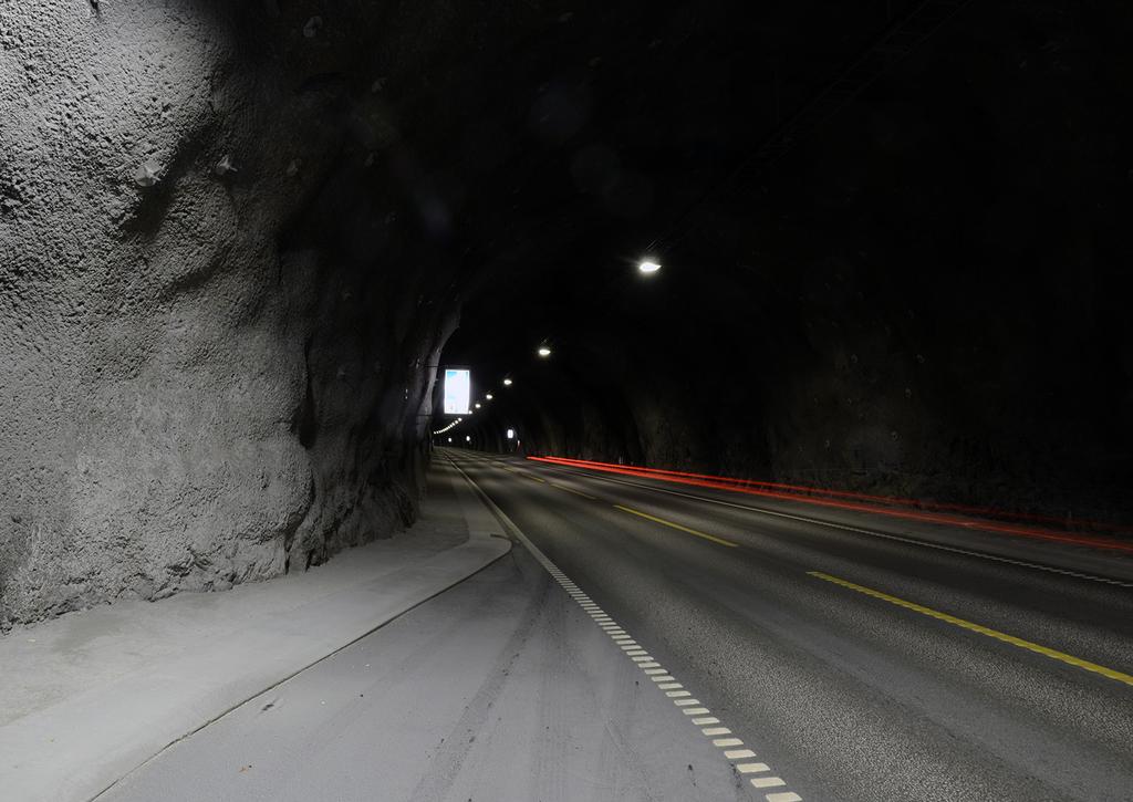Tilsynsrapport sak 2017-12 Trafikksikkerhet ved arbeid i tunneler Vegtilsynet ville undersøke om Statens vegvesen, Region vest ivaretar sikkerheten for trafikantene ved arbeid i tunneler.