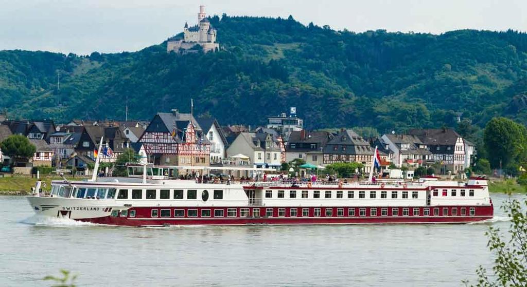 1 ELVECRUISE- FIRE LAND LANGS RHINEN M/KEUKENHOF TULIPANPARK AMSTERDAM - BASEL Vi sitter tilbakelent i en dekkstol, mens båten glir gjennom vakker natur, variert landskap, koselige landsbyer og