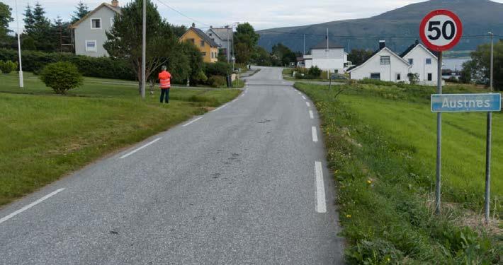 Nær skule på Longva Gjennom tettstad på Austnes Presisering: