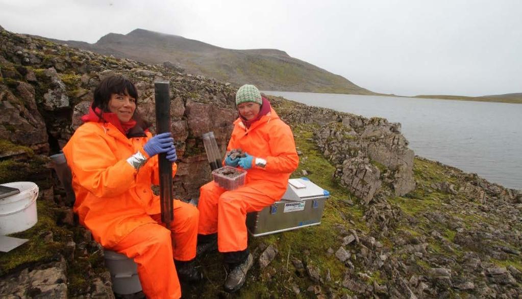 2 Material og metoder 2.1 Innsamling av sedimentkjerner I august 2014 ble det samlet inn sedimentkjerner fra det dypeste punktet (74 23,05 N, 19 01,30 Ø) i Ellasjøen (34 meter).