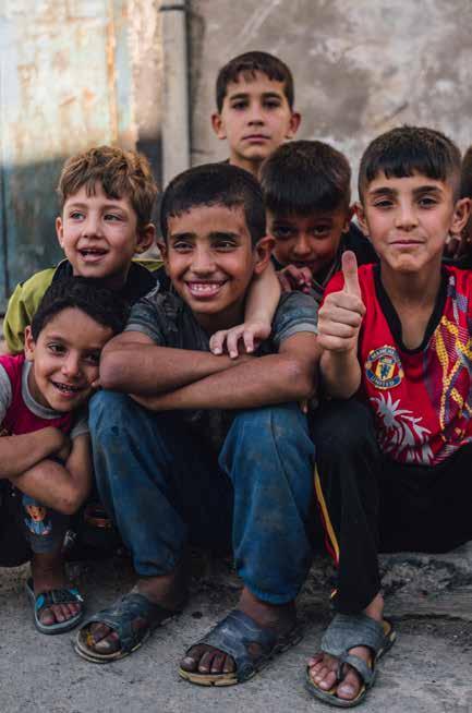 IRAK 62.791 MENNESKER HAR FÅTT HJELP I 2017 Midt i kampene for å ta tilbake områder okkupert av IS, har du bidratt til utdeling av vann og noe å spise til mennesker på flukt.