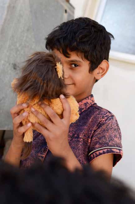 SYRIA 27.373 MENNESKER HAR FÅTT HJELP I 2017 Omsorg for barn som er blitt foreldreløse i igen, mat til ofre for kjemiske angrep, en ødelagt og minelagt skole bygd opp ig jen.