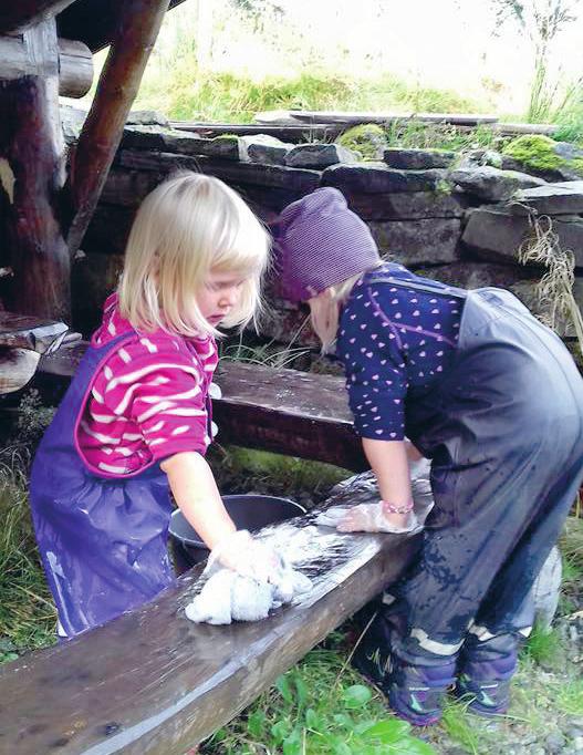 små til ein flott dag ute i naturen på Osen folkesti i haust. Alle bidrog med liv og lyst!