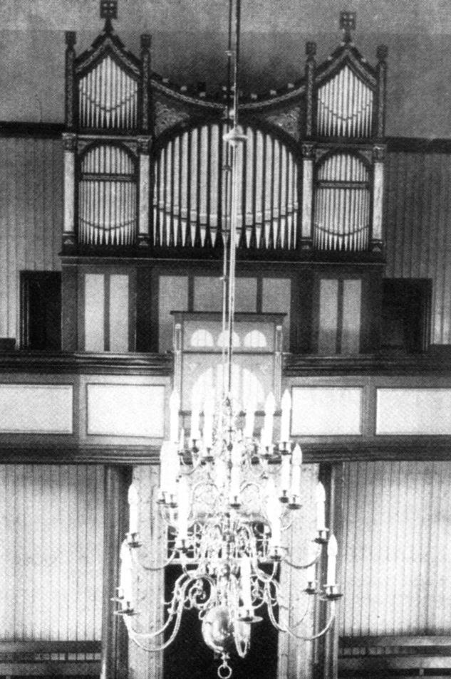 Fig. 15 Adolf Fosnæs orgel fra 1904 i Tynset kirke. Orgelet hadde opprinnelig 11 stemmer fordelt på to manualer og pedal.